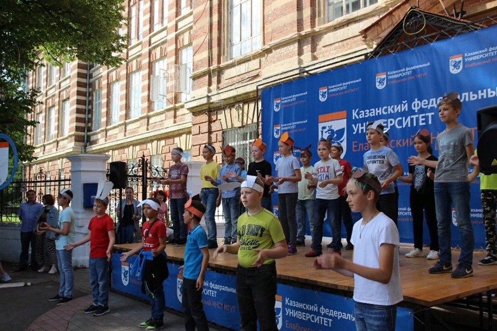 Все мы родом из детства Все мы родом из детства