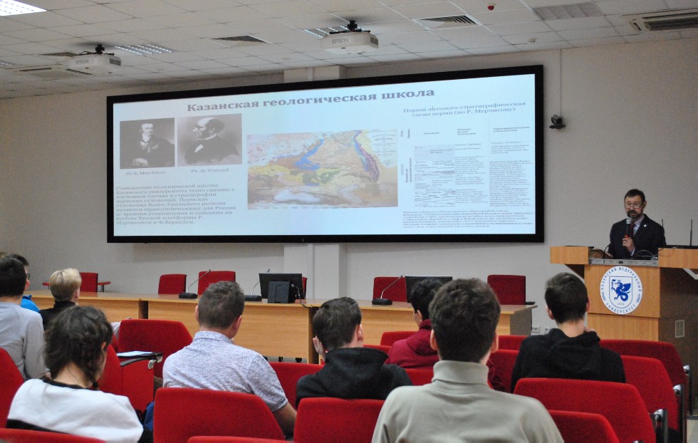 Данис Нургалиев встретился с первокурсниками Института геологии и нефтегазовых технологий ,адаптационные лекции для студентов первого курса