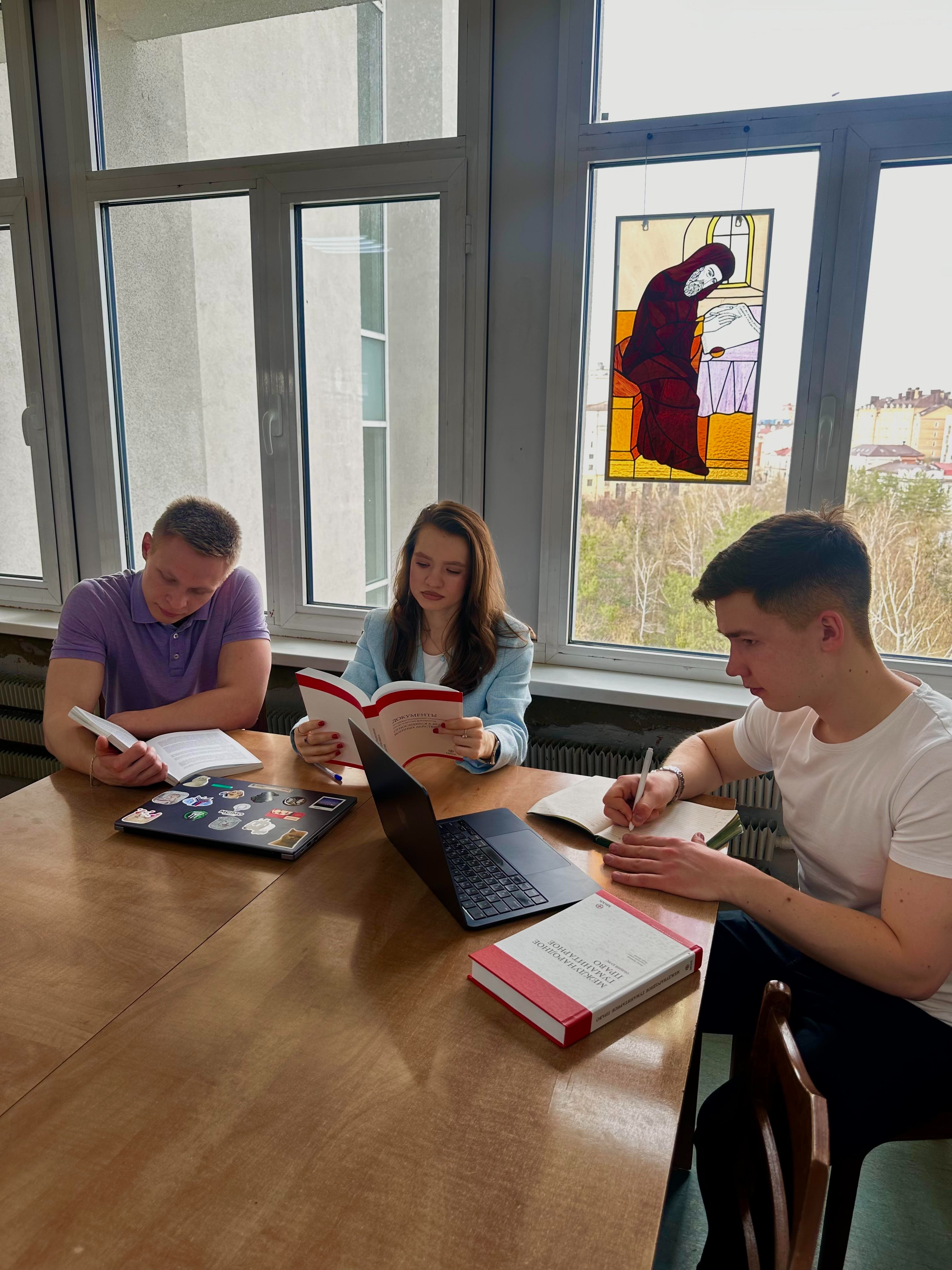 С 22 по 26 апреля 2024 года прошел юбилейный ХХV Конкурс по международному гуманитарному праву имени Ф.Ф. Мартенса, организованный Международным Комитетом Красного Креста. С 22 по 26 апреля 2024 года прошел юбилейный ХХV Конкурс по международному гуманитарному праву имени Ф.Ф. Мартенса, организованный Международным Комитетом Красного Креста.