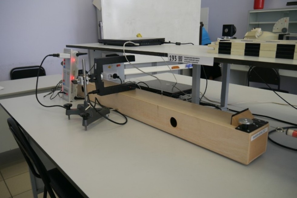 Practice in mechanics (laboratory �� 706, 707)