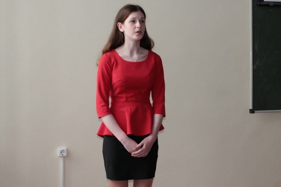 'Я знаю, что много чудесного видит земля...' 'Я знаю, что много чудесного видит земля...'