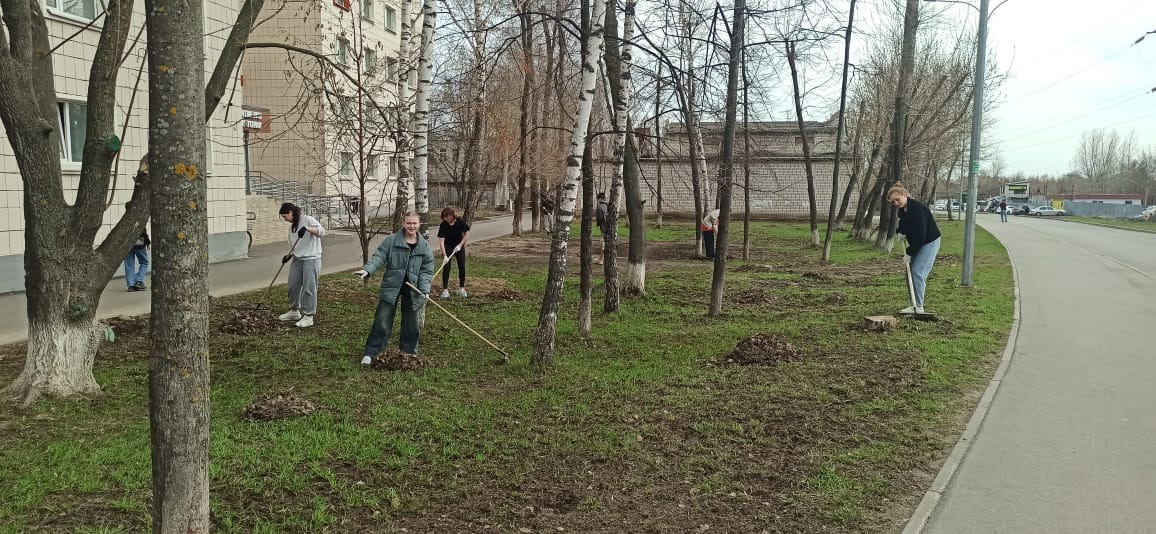 20 апреля прошел субботник на территории общежитий КФУ 20 апреля прошел субботник на территории общежитий КФУ