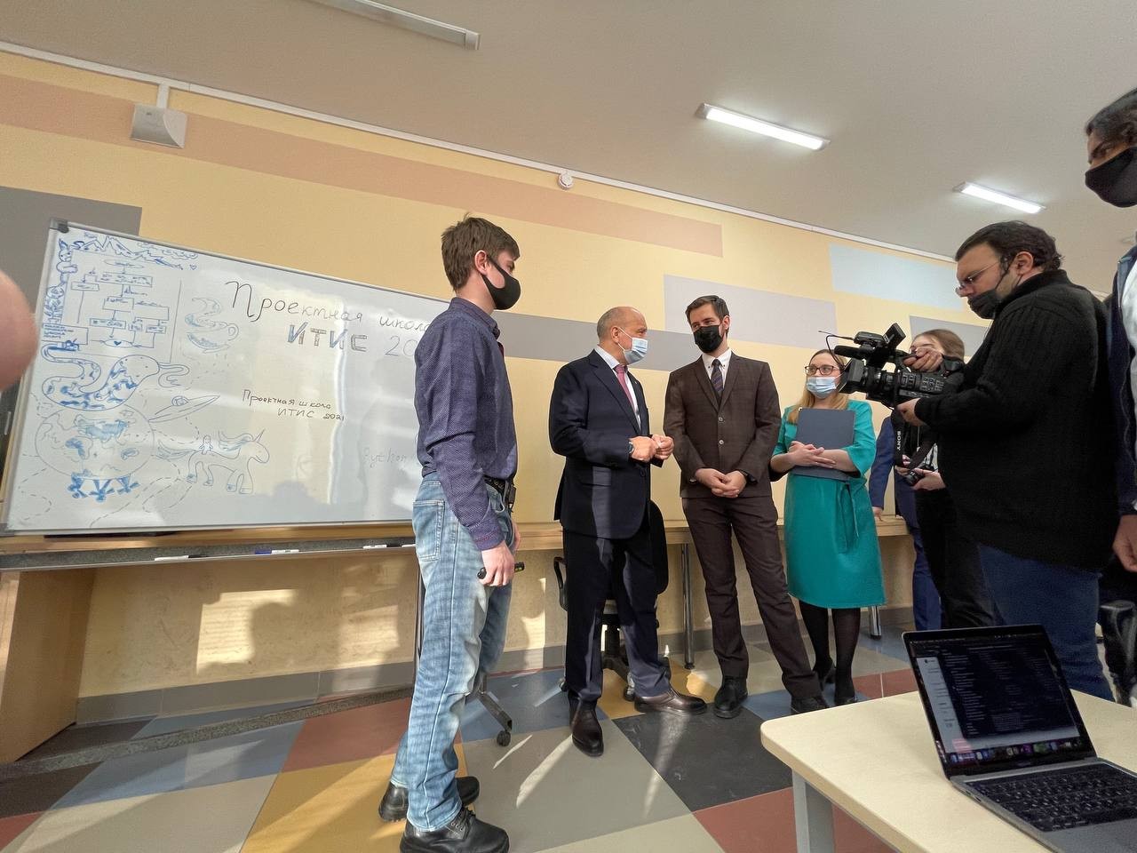 Симулятор мигрени, библиотека движений робота, новая игра для инженеров буровых установок и многое другое. ИТИС представил свои проекты на Дне науки. Симулятор мигрени, библиотека движений робота, новая игра для инженеров буровых установок и многое другое. ИТИС представил свои проекты на Дне науки.