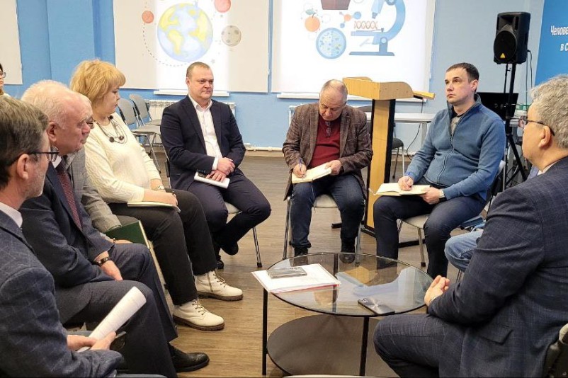 В Елабужском институте КФУ обсудили создание технических классов для школьников В Елабужском институте КФУ обсудили создание технических классов для школьников