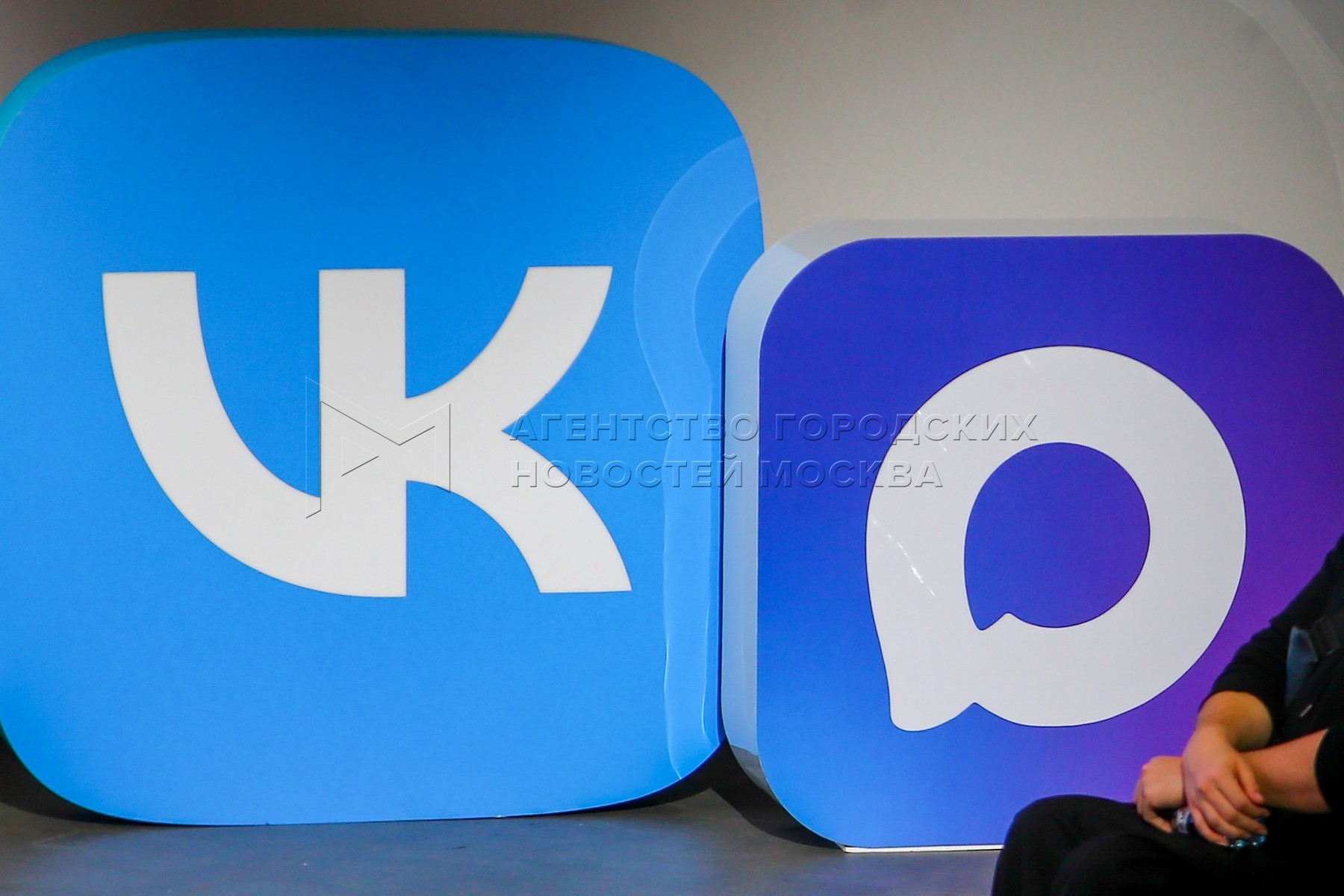 ������� ���� �������� �������� �� MAX � VK Education