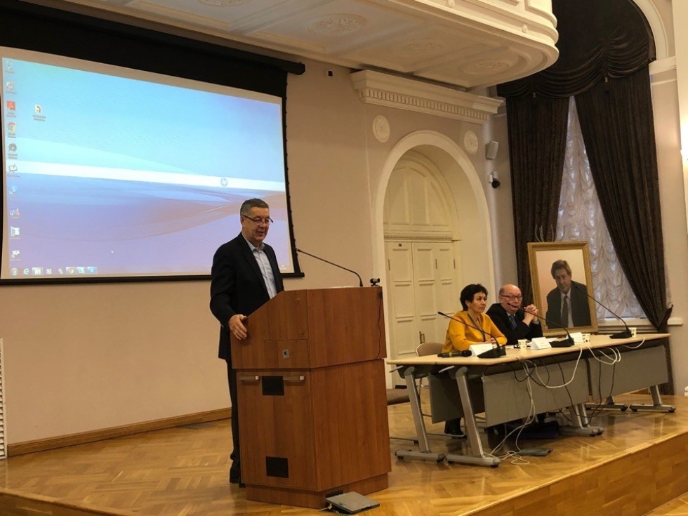 ���� � �����