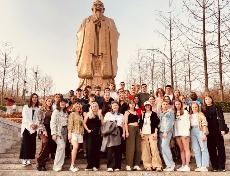 Студенты КФУ проходят языковую стажировку в Китае на родине философа Конфуция Студенты КФУ проходят языковую стажировку в Китае на родине философа Конфуция