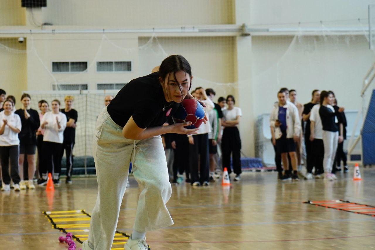 Весёлые старты 'Смелые и задорные': путь к дружному коллективу. Весёлые старты 'Смелые и задорные': путь к дружному коллективу.