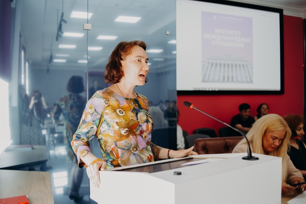 Выпускникам направлений Регионоведение России и Зарубежное регионоведение вручили дипломы Выпускникам направлений Регионоведение России и Зарубежное регионоведение вручили дипломы