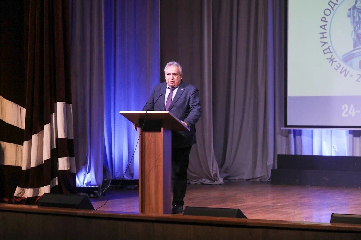 � ������������ ���������� V ������������� ������������ �����