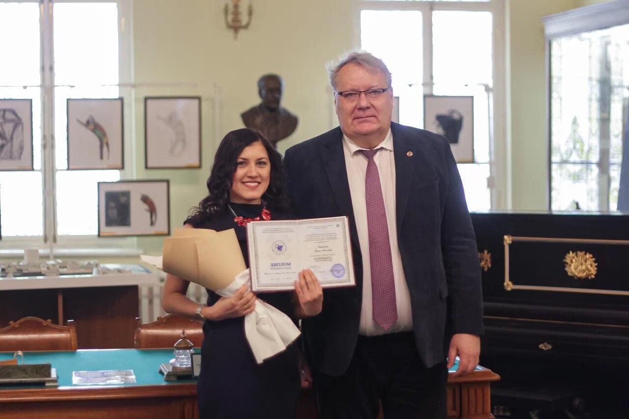 Выпускникам кафедры биохимии, биотехнологии и фармакологии вручили дипломы о присуждении ученых степеней Выпускникам кафедры биохимии, биотехнологии и фармакологии вручили дипломы о присуждении ученых степеней