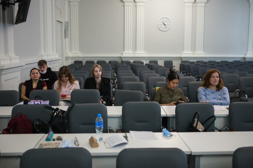 Онлайн-встреча по культурному обмену для китайских и российских студентов 'Цзясин и Елабуга в моих глазах' Онлайн-встреча по культурному обмену для китайских и российских студентов 'Цзясин и Елабуга в моих глазах'