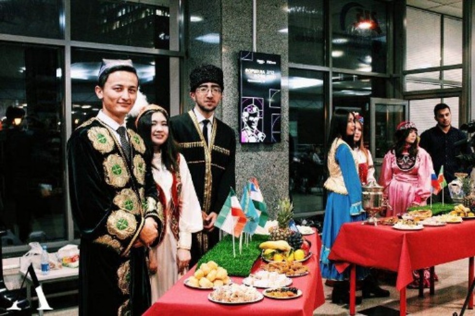 ���������������� ��������� ���  Bonjour, mon cher ami!