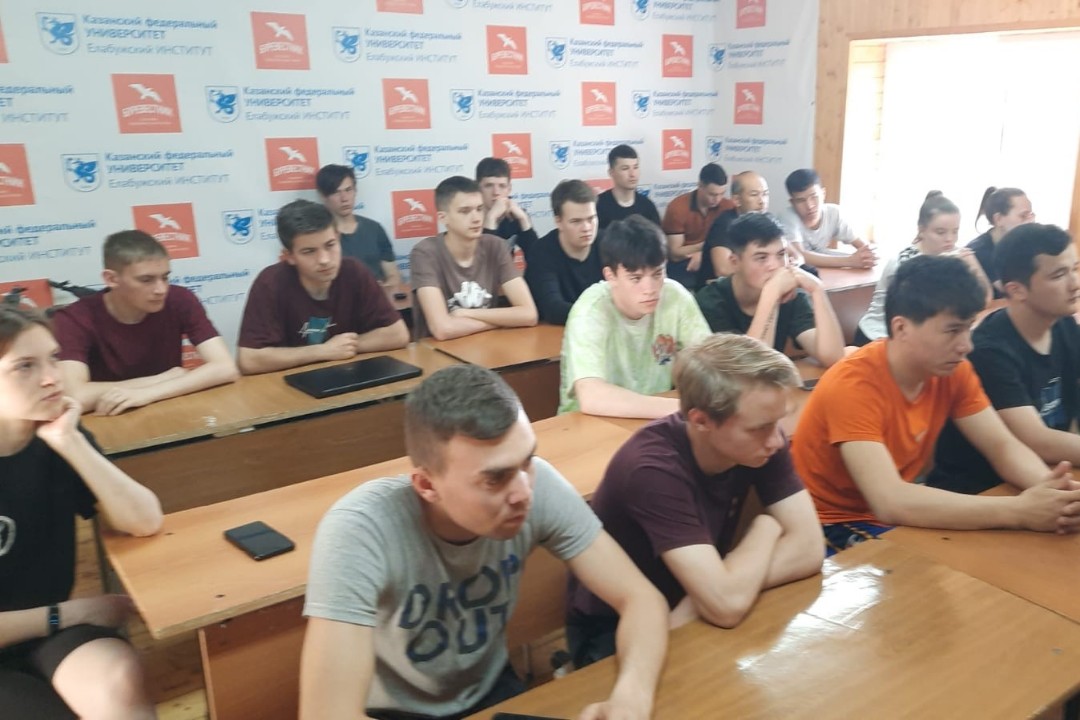 Профильная смена в СОЛ 'Буревестник' Профильная смена в СОЛ 'Буревестник'