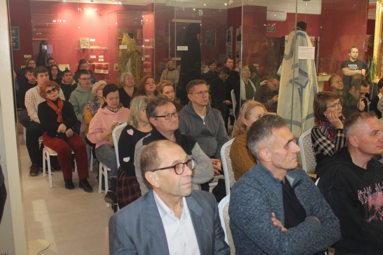 Профессор ИМОИиВ провел публичную лекцию 'Адмирал А.В.Колчак в истории и исторической памяти' Профессор ИМОИиВ провел публичную лекцию 'Адмирал А.В.Колчак в истории и исторической памяти'