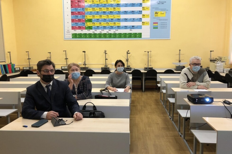 Заседание секции 'Актуальные проблемы изучения физики в условиях быстро меняющихся технологий и цифрового мира' Заседание секции 'Актуальные проблемы изучения физики в условиях быстро меняющихся технологий и цифрового мира'