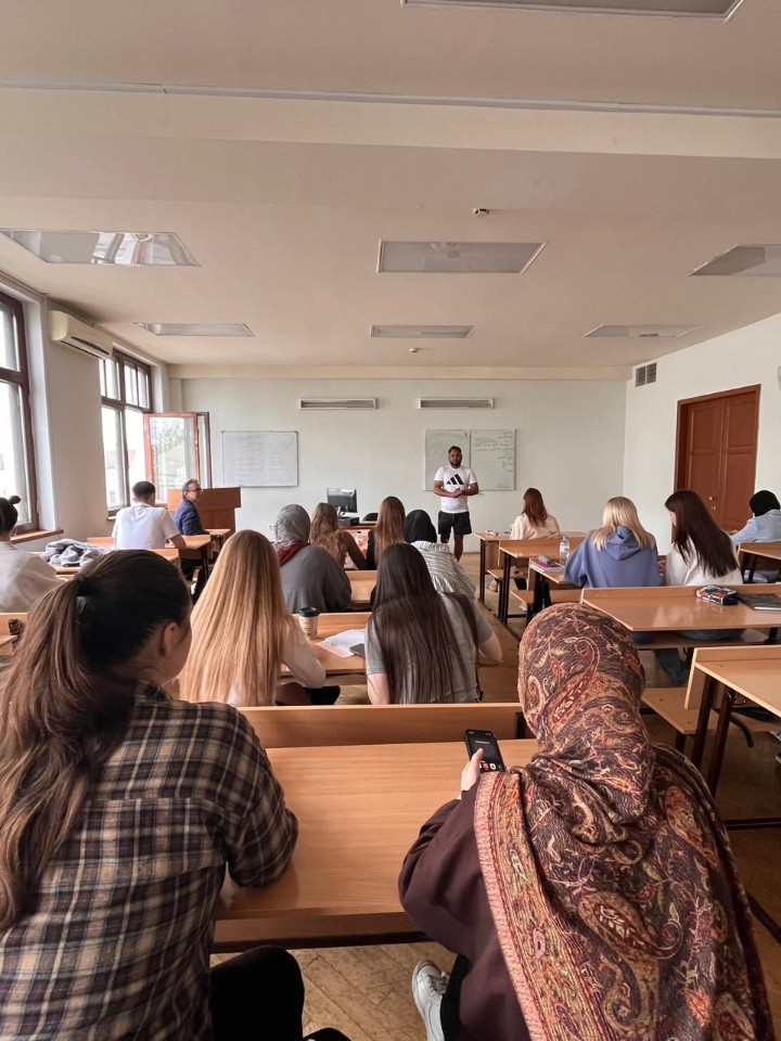 Центр изучения Индии организовал встречу паравелосипедиста из Ассама со студентами Казанского университета Центр изучения Индии организовал встречу паравелосипедиста из Ассама со студентами Казанского университета