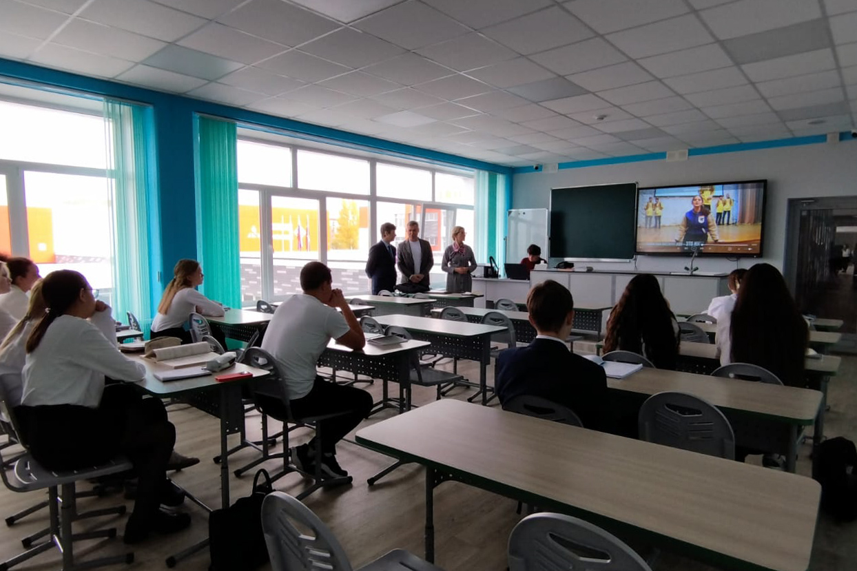 Преподаватели Елабужского института КФУ рассказали менделеевским школьникам о программах вуза Преподаватели Елабужского института КФУ рассказали менделеевским школьникам о программах вуза