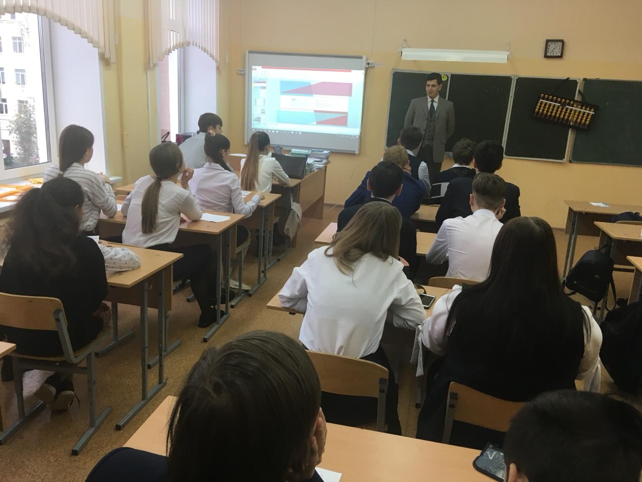 Сотрудники Института международных отношений представили образовательные программы Сотрудники Института международных отношений представили образовательные программы