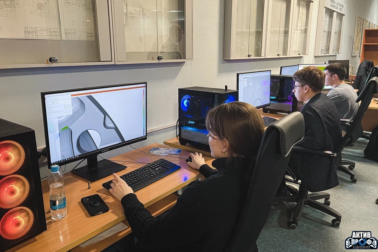 Инженеры со студенческой скамьи Инженеры со студенческой скамьи