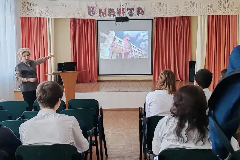 Доцент Елабужского института КФУ провела мастер-класс по подготовке к ЕГЭ для школьников Нижнекамска Доцент Елабужского института КФУ провела мастер-класс по подготовке к ЕГЭ для школьников Нижнекамска