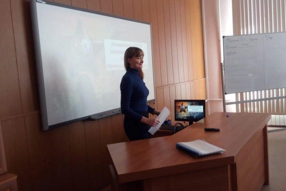 Вспомним и почтим трудовой и боевой подвиг советского народа в великой победе Вспомним и почтим трудовой и боевой подвиг советского народа в великой победе