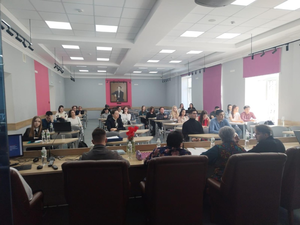 Конференция 'Школа молодого ученого' связывает поколения, где мудрость наставников переплетается с жаждой открытий Конференция 'Школа молодого ученого' связывает поколения, где мудрость наставников переплетается с жаждой открытий