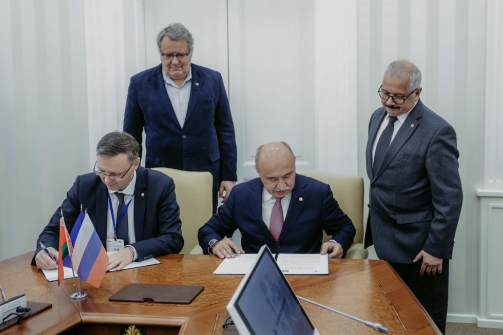 Cooperation agreement signed with Gomel State University Cooperation agreement signed with Gomel State University