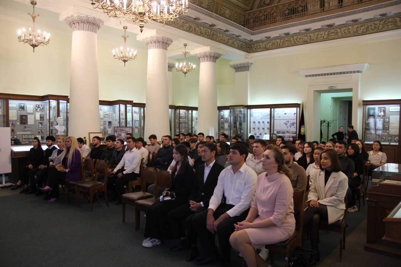 Хоким Джизакской области Эргаш Салиев встретился с соотечественниками в Казанском университете Хоким Джизакской области Эргаш Салиев встретился с соотечественниками в Казанском университете