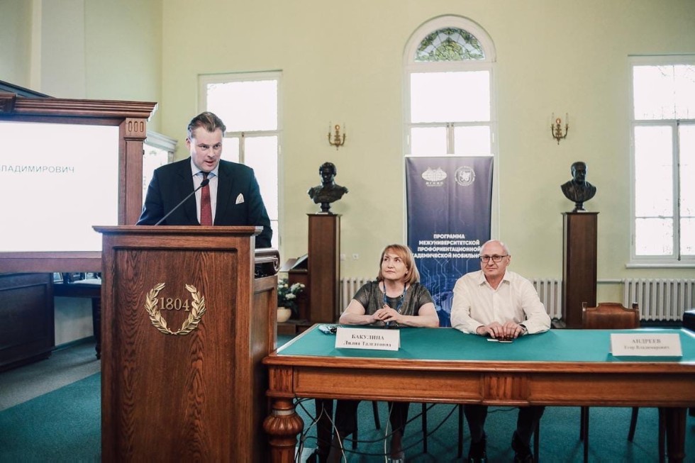 ����� ������ ���������� ����������� ������������ ���������� ������ ������� ����������, ������ ����� ��������� � ������ ����� ����������� ������� ������� � �������� ��������� ���������������� ����������� ��������� � ����������� ����� (�) ��� ������ � ���������� (������������) ������������ ������������