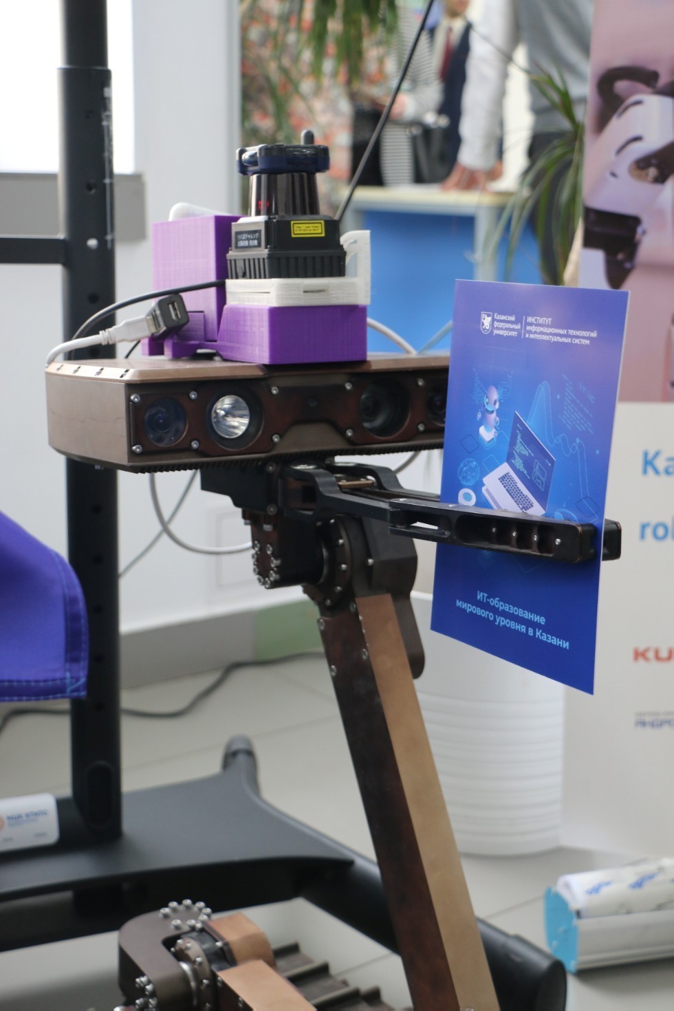 Сотрудники Лаборатории интеллектуальных систем представили лабораторию абитуриентам Сотрудники Лаборатории интеллектуальных систем представили лабораторию абитуриентам