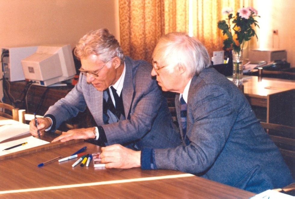 Академик Камиль Ахметович Валиев - гордость Казанского университета! Академик К.А. Валиев и директор ФТИ КазНЦ РАН К.М. Салихов