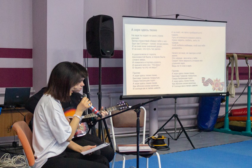 Посвященный 9 Мая гитарный вечер прошел в Елабужском институте КФУ Посвященный 9 Мая гитарный вечер прошел в Елабужском институте КФУ