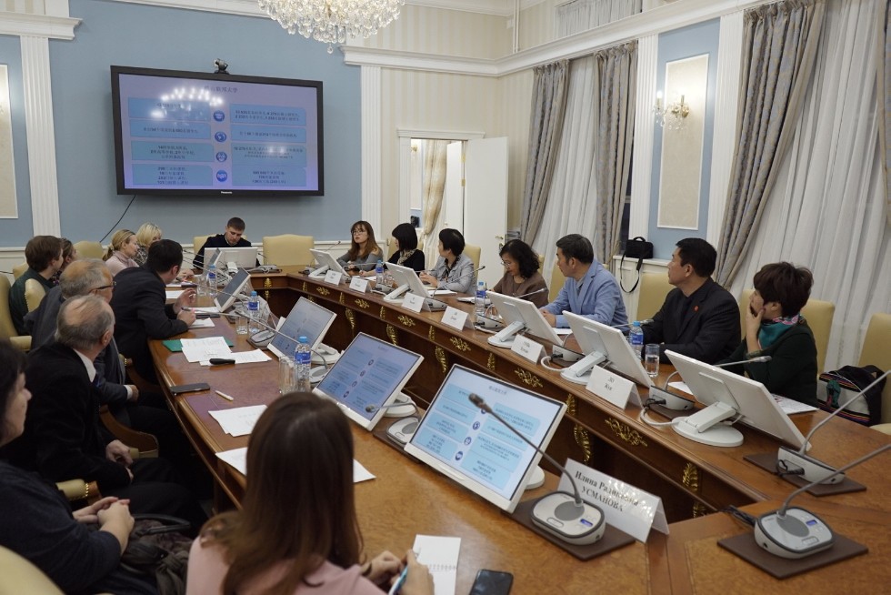 Hunan Normal University delegation explored opportunities of cooperation in mathematics and arts