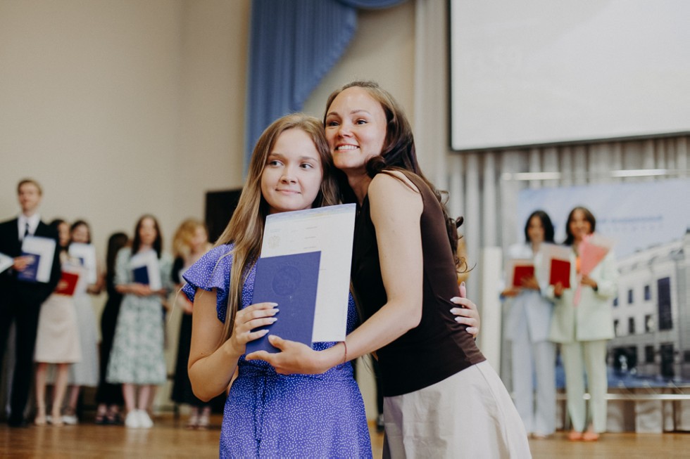 Состоялось торжественное вручение дипломов выпускникам бакалавриата по направлению Состоялось торжественное вручение дипломов выпускникам бакалавриата по направлению