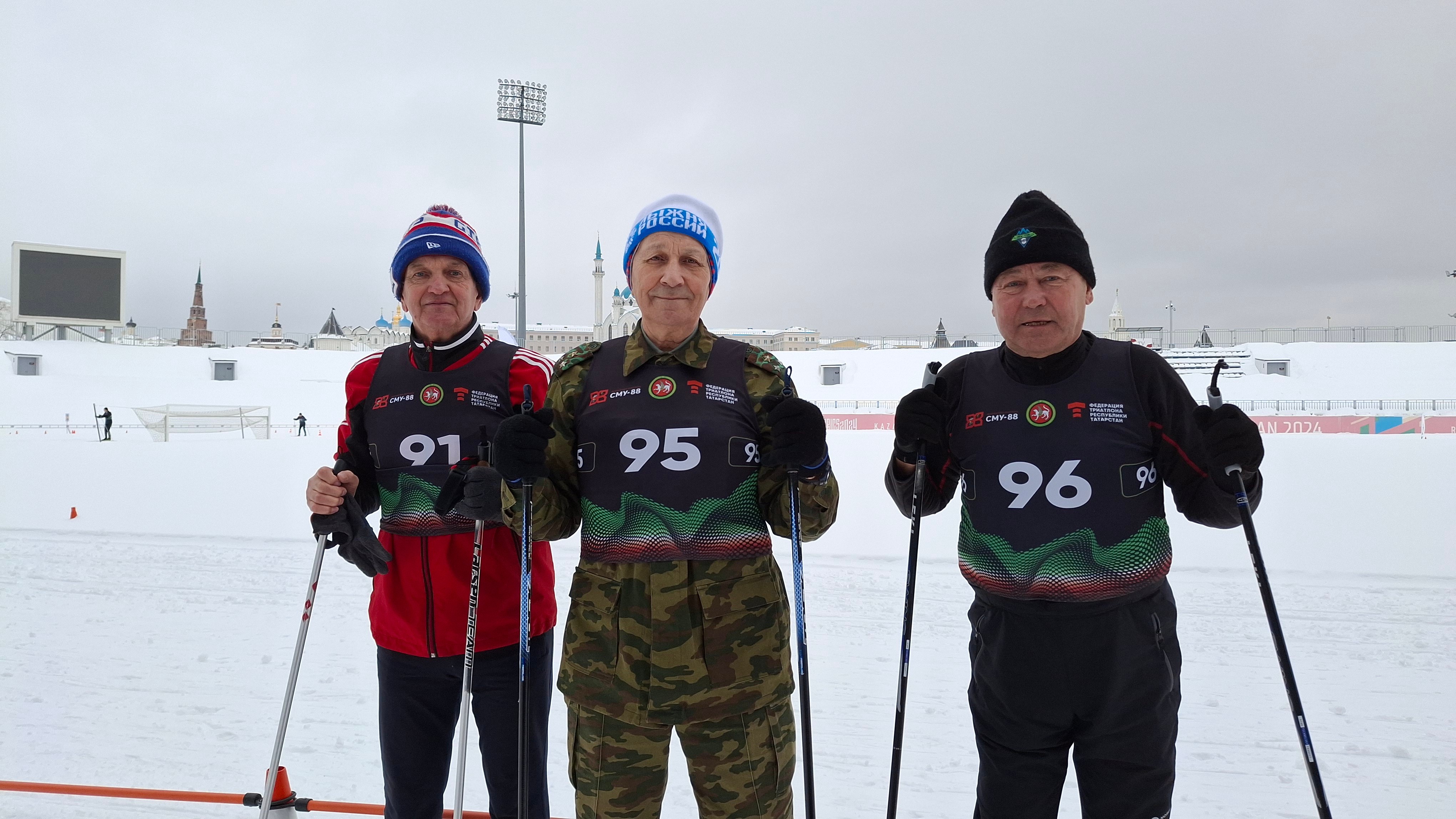 Ветеран КФУ награжден медалью и дипломом 'Легенда игр' Ветеран КФУ награжден медалью и дипломом 'Легенда игр'