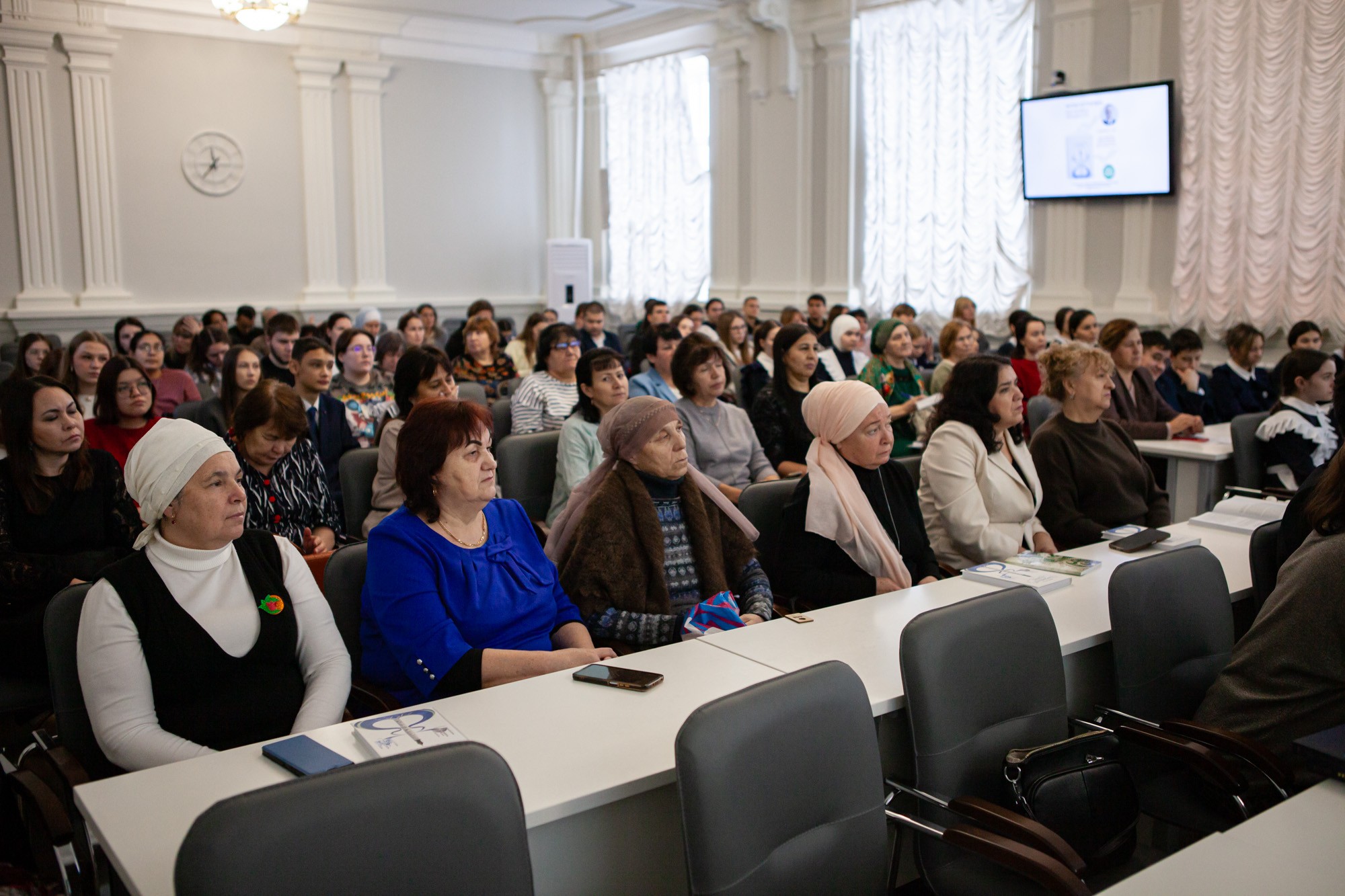 В Елабужском институте КФУ презентовали книгу Фатиха Кутлу В Елабужском институте КФУ презентовали книгу Фатиха Кутлу