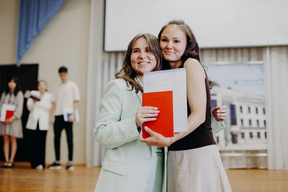 Состоялось торжественное вручение дипломов выпускникам бакалавриата по направлению Состоялось торжественное вручение дипломов выпускникам бакалавриата по направлению