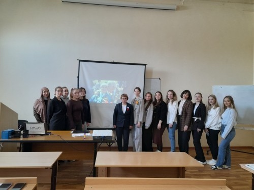 Студенты кафедры начального образования приняли участие в кураторском часе 'Песни военных лет ? песни Победы' Студенты кафедры начального образования приняли участие в кураторском часе 'Песни военных лет ? песни Победы'