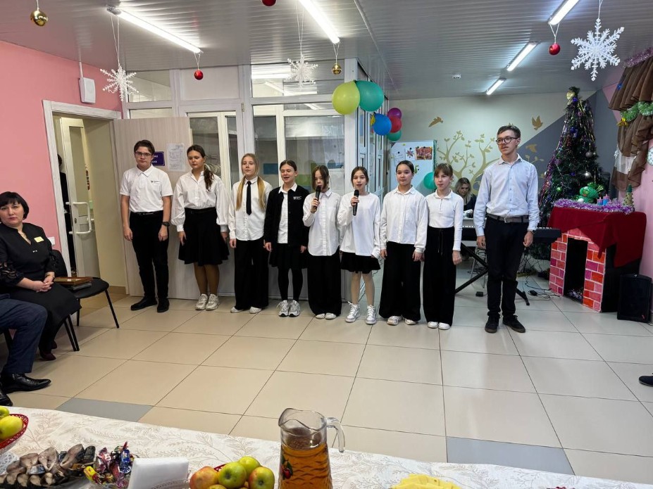 Лицеисты посетили Кайбицкий дом-интернат для престарелых и инвалидов с праздничным концертом Лицеисты посетили Кайбицкий дом-интернат для престарелых и инвалидов с праздничным концертом