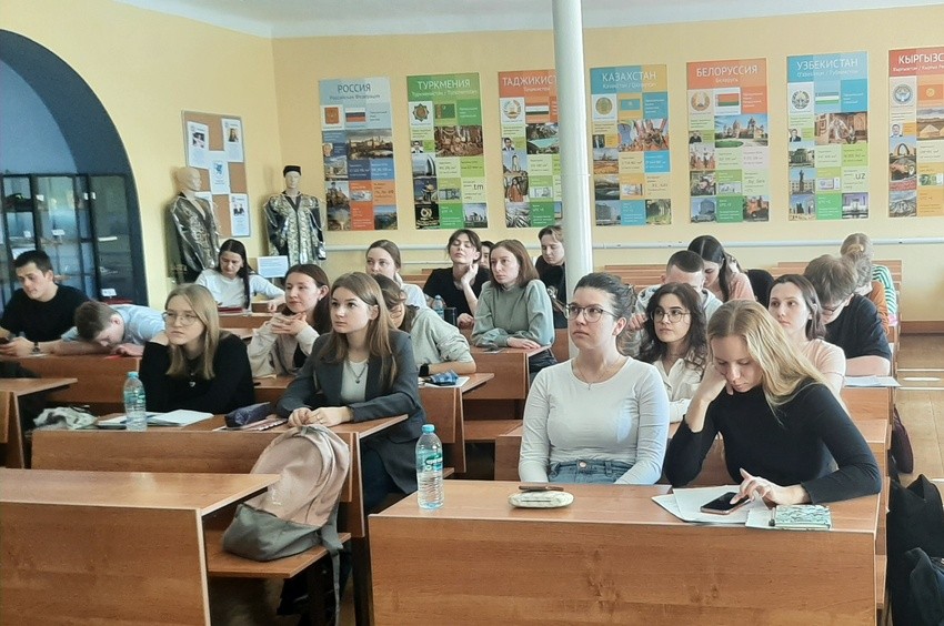 'Перевод стендап выступлений': новую грань профессии освоили студенты Елабужского института КФУ 'Перевод стендап выступлений': новую грань профессии освоили студенты Елабужского института КФУ