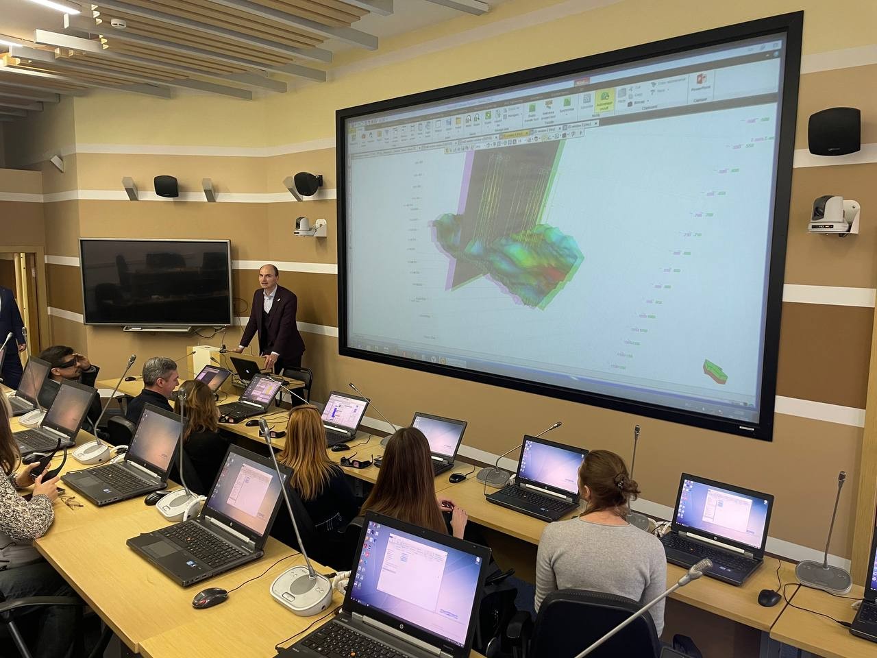 Участники 'Школа Завлабов' посетили Научный центр мирового уровня Института геологии и нефтегазовых технологий Участники 'Школа Завлабов' посетили Научный центр мирового уровня Института геологии и нефтегазовых технологий