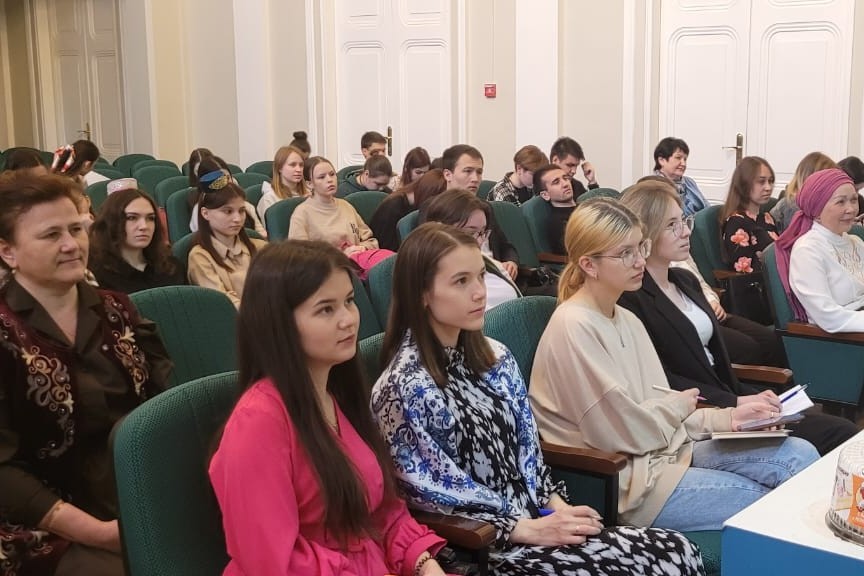 В Елабужском институте отпраздновали День Родного языка и День рождения Габдуллы Тукая В Елабужском институте отпраздновали День Родного языка и День рождения Габдуллы Тукая