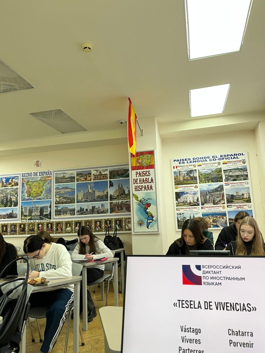 Диктант на четырех языках: Вызов и возможности для лингвистов Диктант на четырех языках: Вызов и возможности для лингвистов