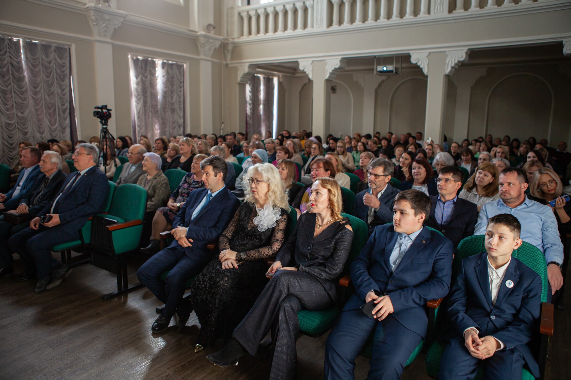 В Елабужском институте КФУ состоялся праздничный концерт, посвященный Дню учителя В Елабужском институте КФУ состоялся праздничный концерт, посвященный Дню учителя