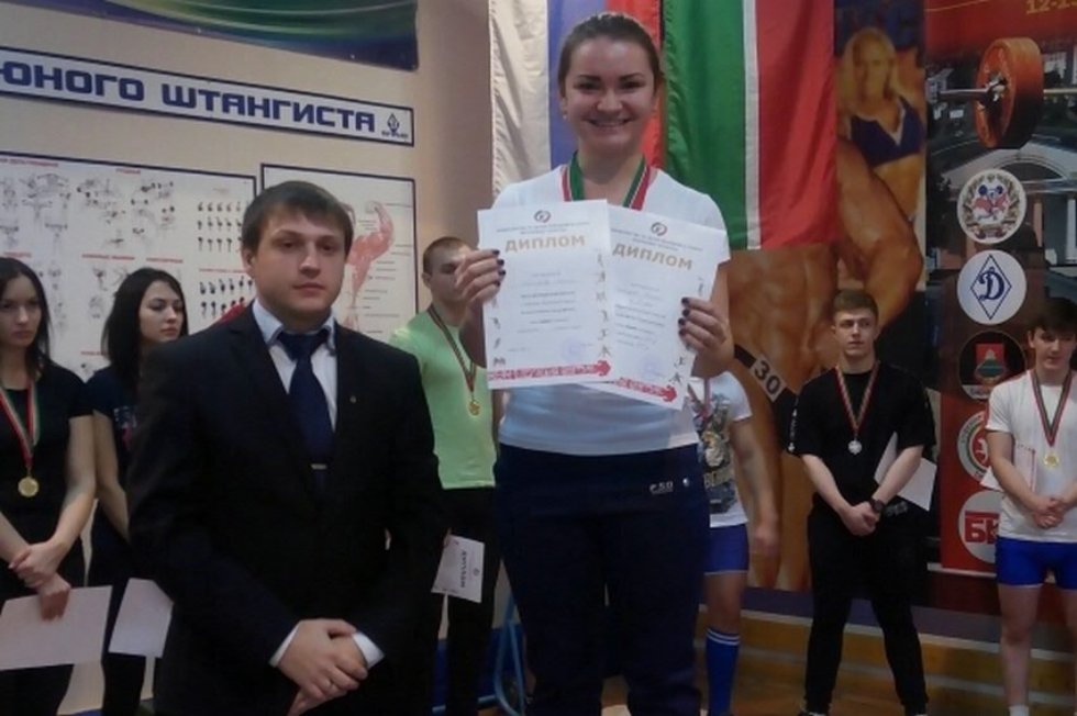 Спортсмены Елабужского института первые в пауэрлифтинге! Спортсмены Елабужского института первые в пауэрлифтинге!