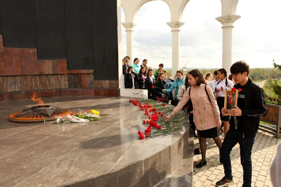 'Поклонимся великим тем годам': День Победы встретили в Елабужском институте КФУ 'Поклонимся великим тем годам': День Победы встретили в Елабужском институте КФУ