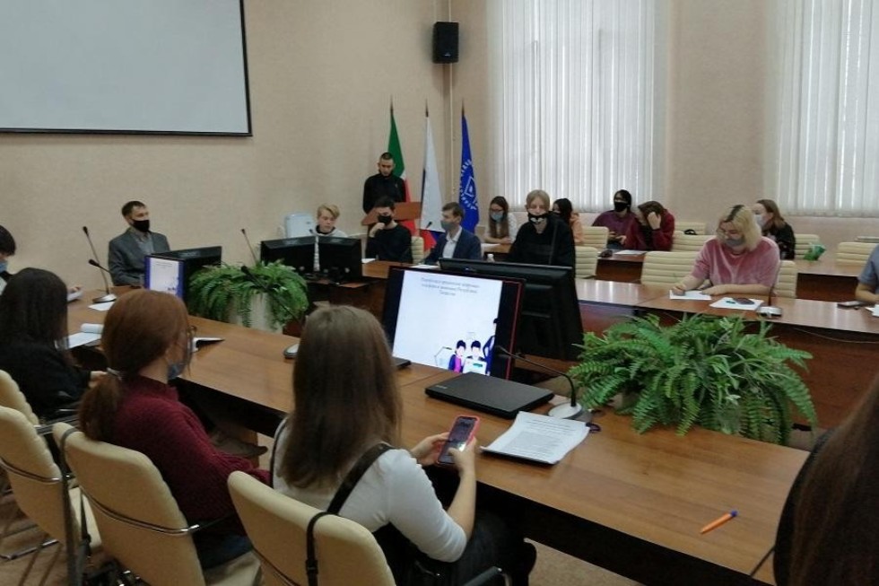 Проблемы экономики и образования обсудили в Елабужском институте КФУ Проблемы экономики и образования обсудили в Елабужском институте КФУ