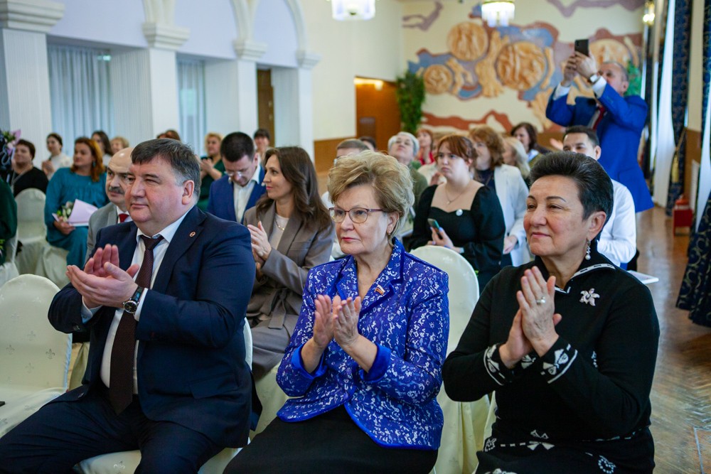 Елабужский институт отметил 125-летие императорским балом Елабужский институт отметил 125-летие императорским балом