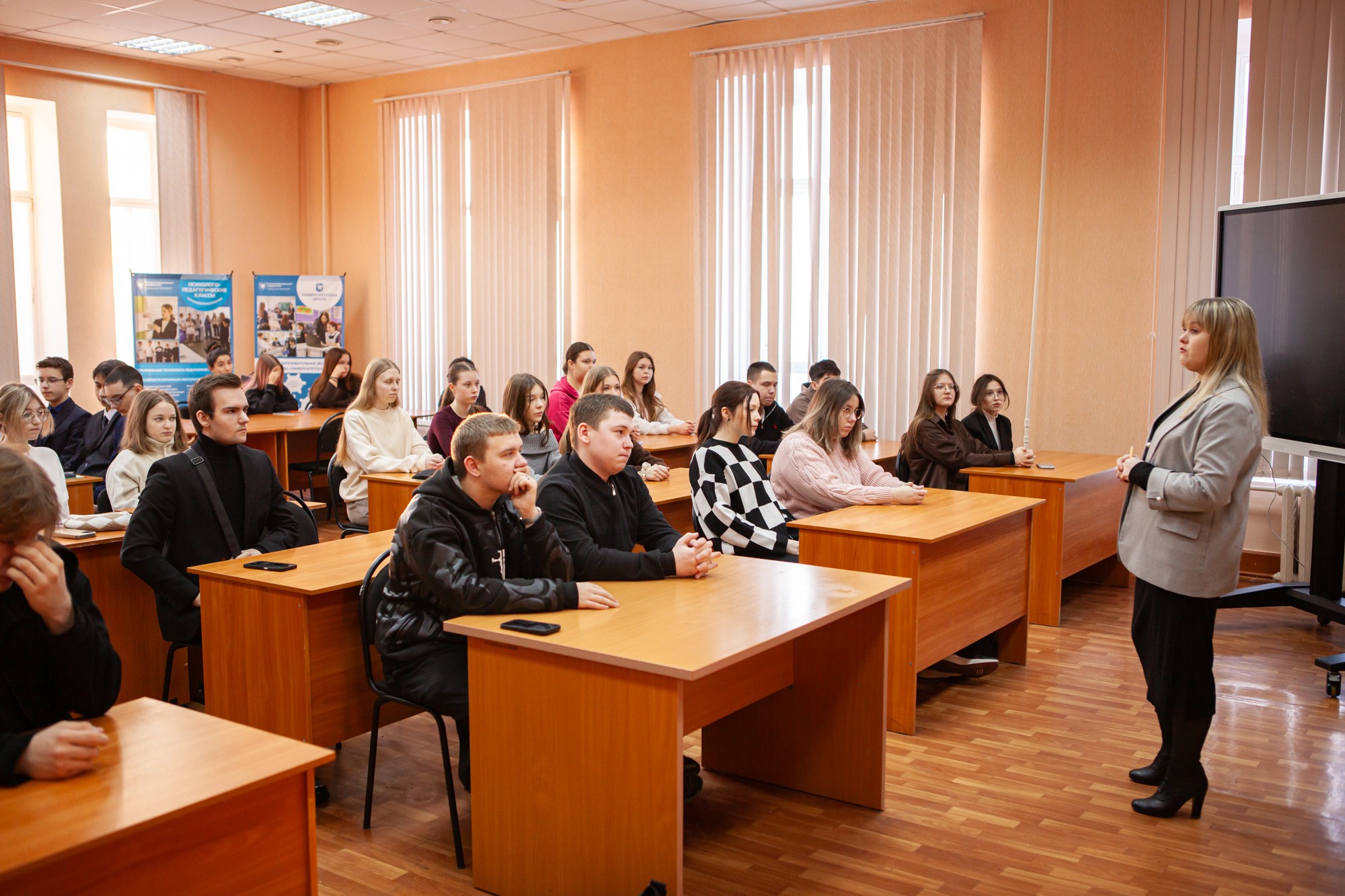 В Елабужском институте КФУ обучающиеся профильных психолого-педагогических классов изучают основы педагогики и психологии В Елабужском институте КФУ обучающиеся профильных психолого-педагогических классов изучают основы педагогики и психологии